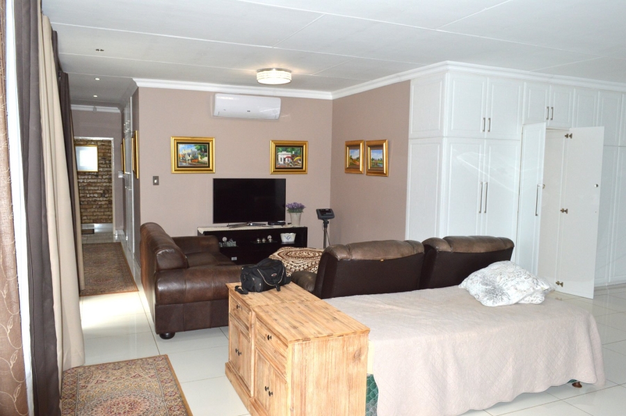 4 Bedroom Property for Sale in Doringkruin North West